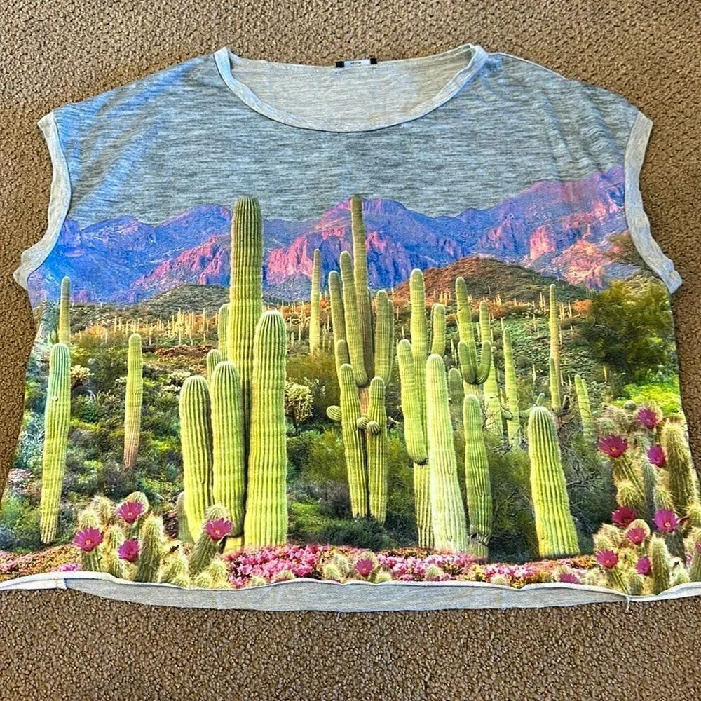 Terez Women’s Desert Print Grey Sleeveless Shirt Size Medium